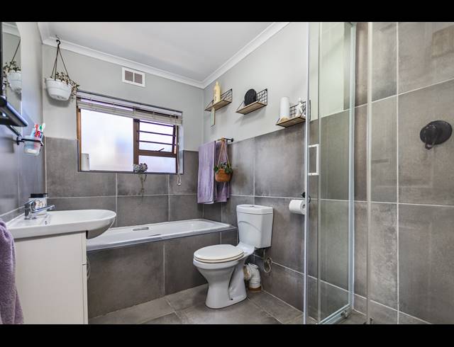 4 BEDROOM FREEHOLD FOR SALE IN PARKLANDS